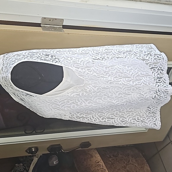 Sleeveless white lace top - Picture 6 of 15